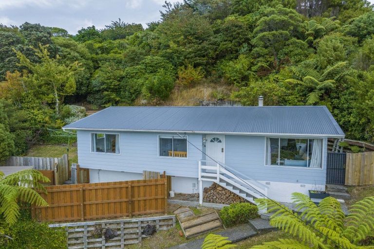Photo of property in 165 Miromiro Road, Normandale, Lower Hutt, 5010