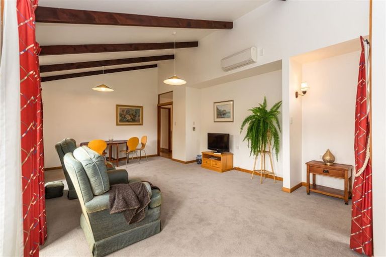 Photo of property in 5 Raekura Place, Redcliffs, Christchurch, 8081