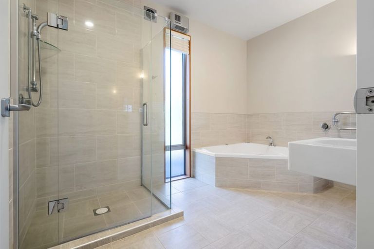 Photo of property in 5 Cameron Drive, Acacia Bay, Taupo, 3385