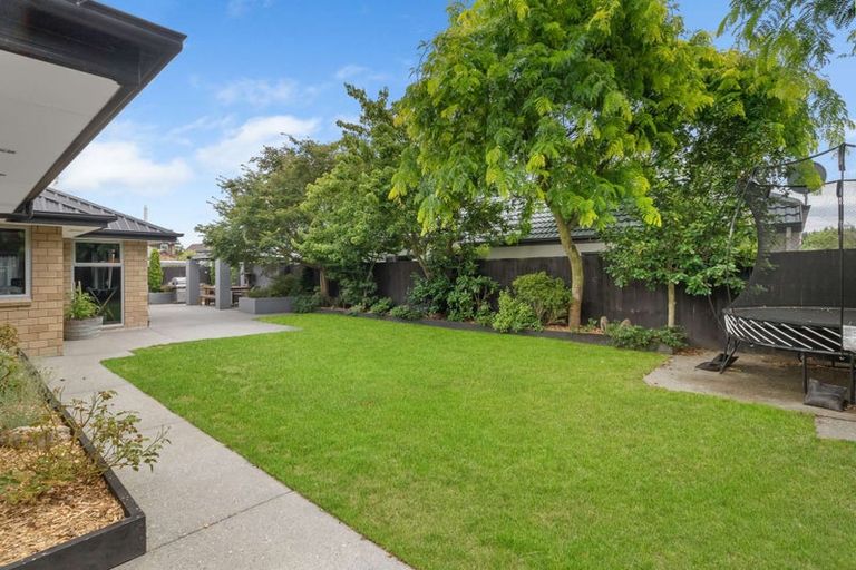 Photo of property in 33 Broadhaven Avenue, Parklands, Christchurch, 8083