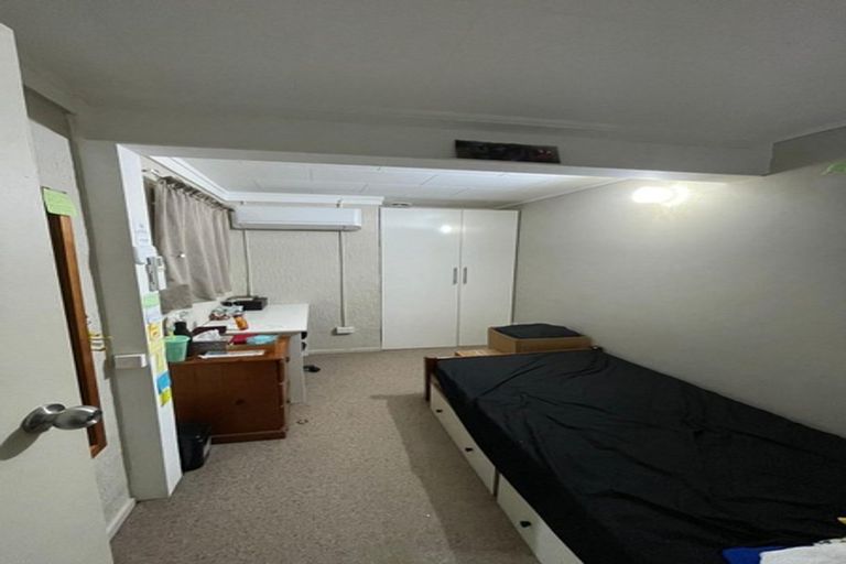 Photo of property in 17 Woodvale Road, Glen Eden, Auckland, 0602