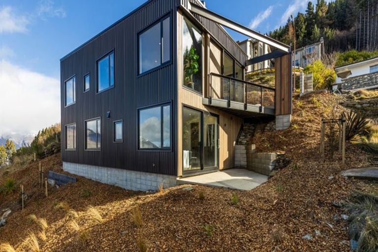 Photo of property in 5 Lancewood Lane, Queenstown, 9300