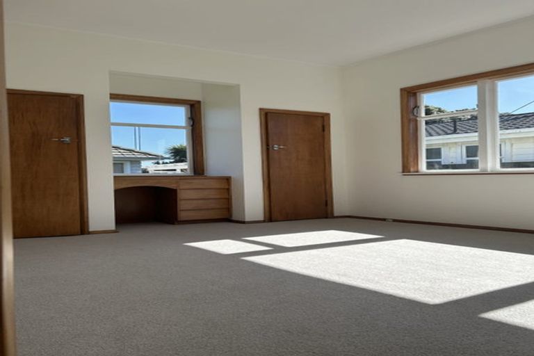 Photo of property in 16 Strathmore Avenue, Strathmore Park, Wellington, 6022