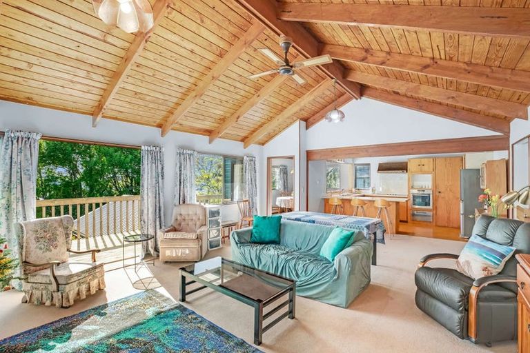 Photo of property in 42 John Dee Crescent, Red Beach, 0932