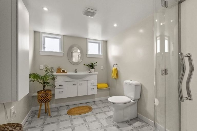 Photo of property in 19 Merani Street, Narrow Neck, Auckland, 0622