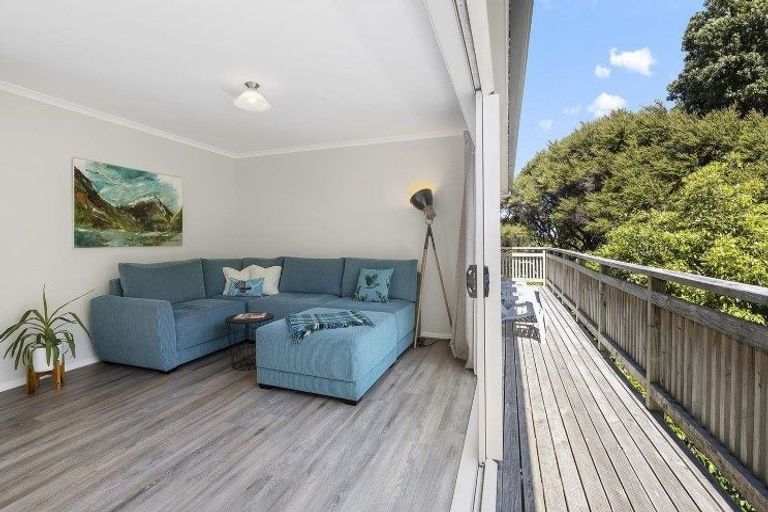 Photo of property in 2 Corlett Road, Plimmerton, Porirua, 5026