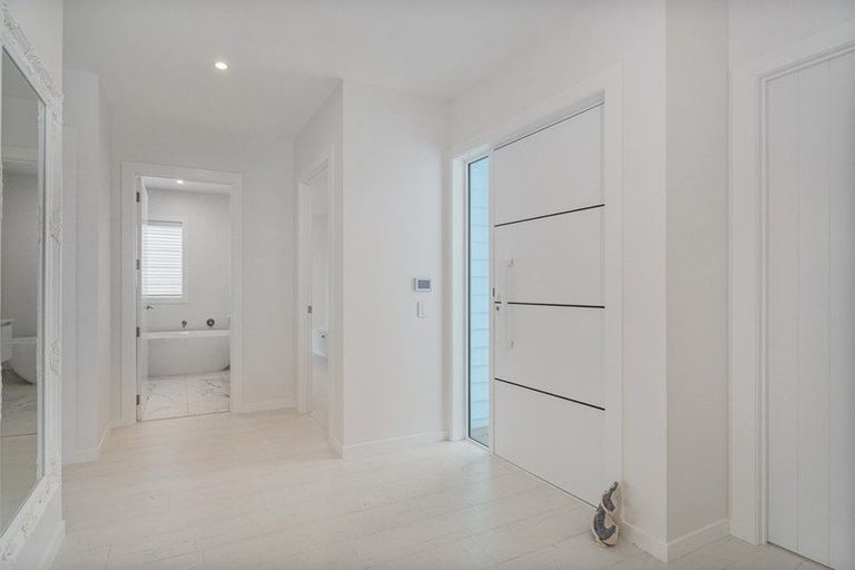 Photo of property in 17 Waitotara Way, Whitianga, 3510