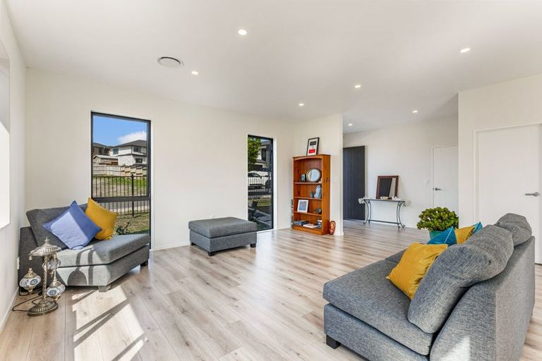 Photo of property in 12 Cirrus Way, Ranui, Auckland, 0612