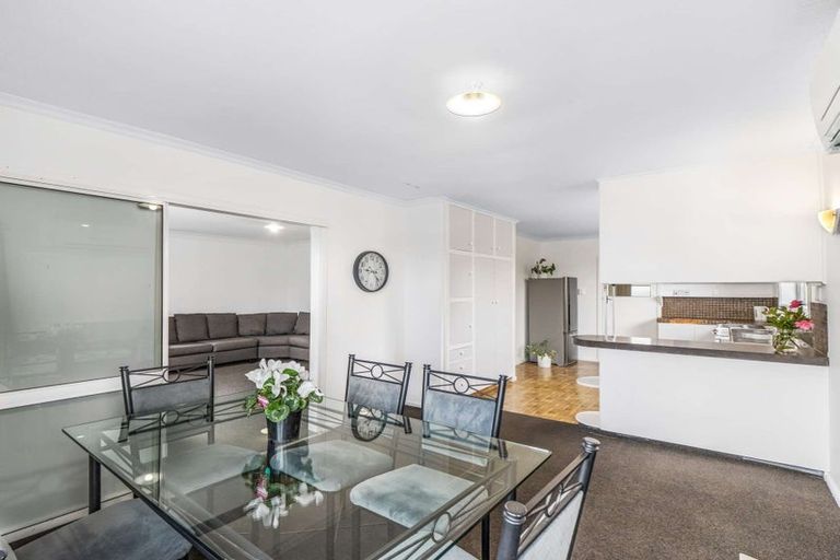 Photo of property in 402 Yaldhurst Road, Russley, Christchurch, 8042