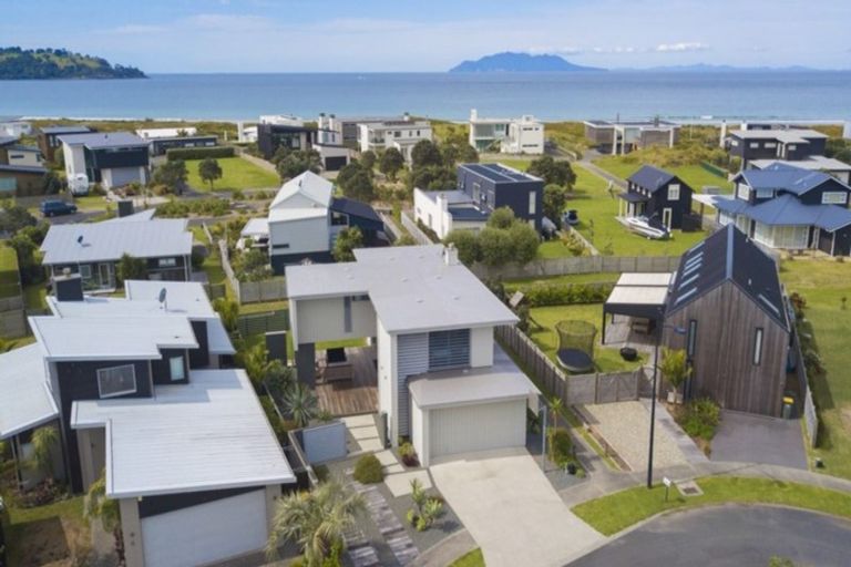 Photo of property in 13 Patiki Place, Omaha, 0986