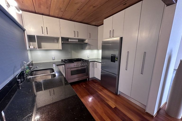 Photo of property in 48 Banyan Drive, Totara Heights, Auckland, 2105