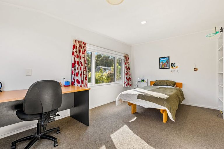 Photo of property in 15a Whangaparaoa Road, Red Beach, 0932