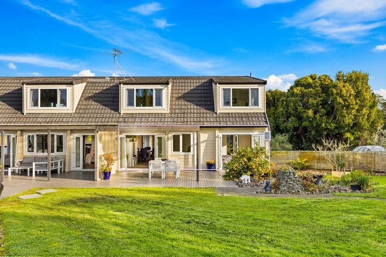 Photo of property in 15a Whangaparaoa Road, Red Beach, 0932