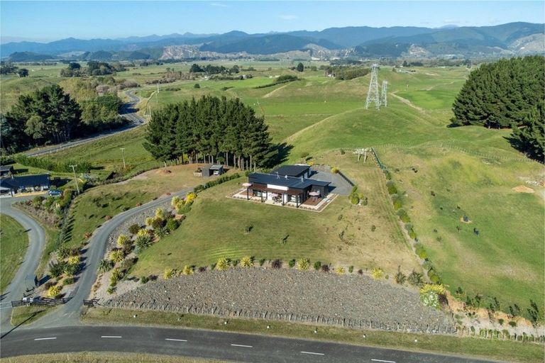 Photo of property in 9 Kristin Place, Manakau, Levin, 5573
