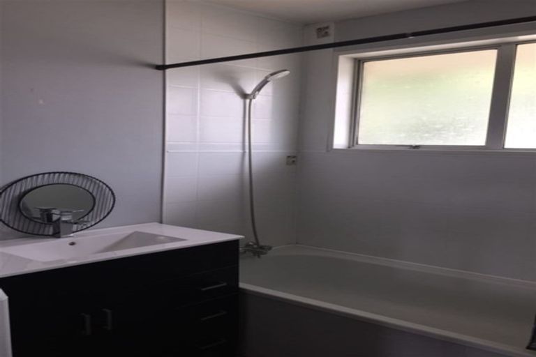 Photo of property in 2/52 Mortlake Street, Islington, Christchurch, 8042