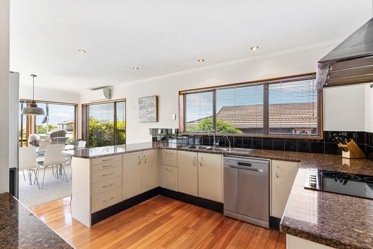 Photo of property in 8 Pounamu Place, Shelly Park, Auckland, 2014