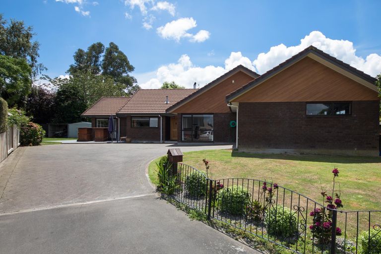 Photo of property in 15 Ashburn Lane, Awapuni, Palmerston North, 4412