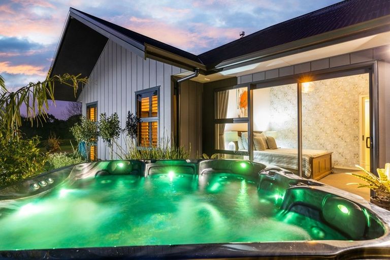 Photo of property in 10 Pike Place, Ferndale, New Plymouth, 4310