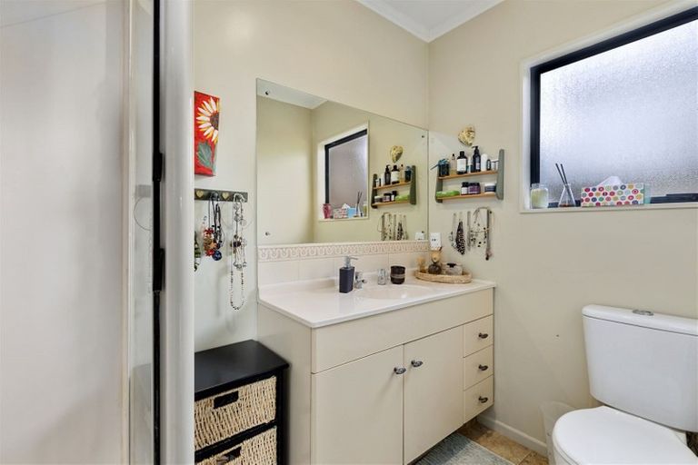 Photo of property in 2/9 Cashmere Place, Glenfield, Auckland, 0629