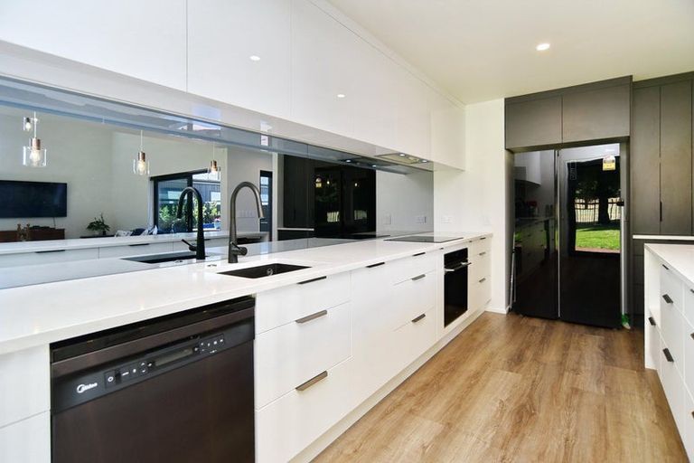 Photo of property in 33 Kohunga Crescent, Bottle Lake, Christchurch, 8083