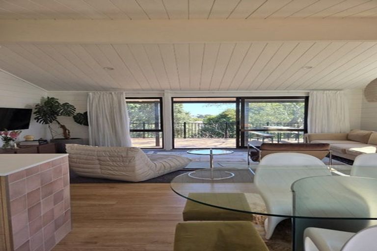Photo of property in 73 Mcfarlane Street, Oakura, 4314