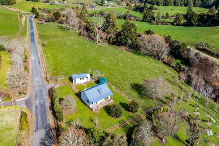 Photo of property in 2445 Tarata Road, Tarata, Inglewood, 4387