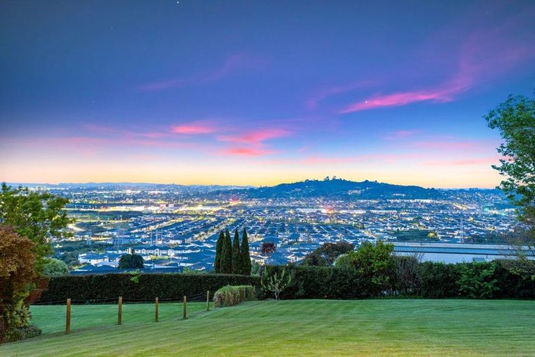 Photo of property in 190 Redoubt Road, Flat Bush, Auckland, 2019