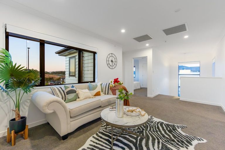 Photo of property in 39 Davey Crescent, Orewa, 0931