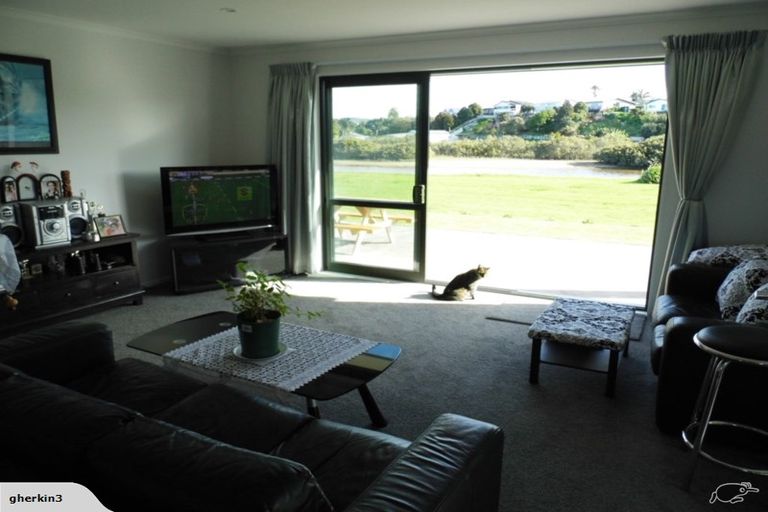 Photo of property in 6 Pukeko Street, Ruakaka, 0116