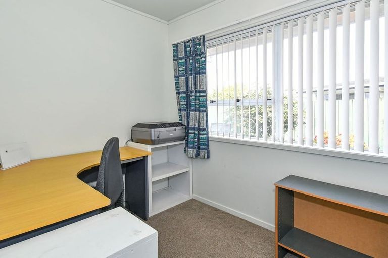 Photo of property in 12 Gibbons Road, Weymouth, Auckland, 2103
