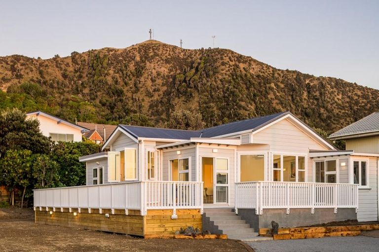 Photo of property in 60 The Parade, Paekakariki, 5034