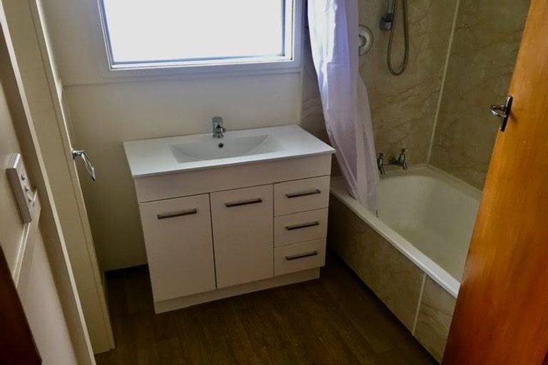 Photo of property in 1/32 Landsdowne Terrace, Cashmere, Christchurch, 8022