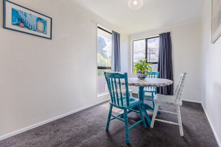 Photo of property in 11 Atua Street, Waikanae Beach, Waikanae, 5036