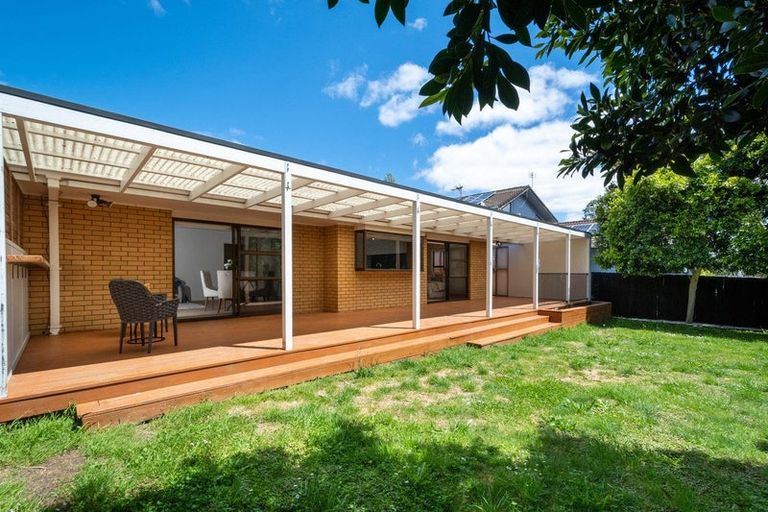 Photo of property in 16 Redlands Grove, Swanson, Auckland, 0612