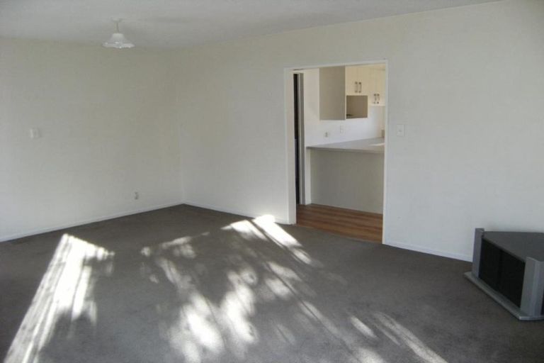 Photo of property in 2/16 Mulberry Place, Redwood, Christchurch, 8051