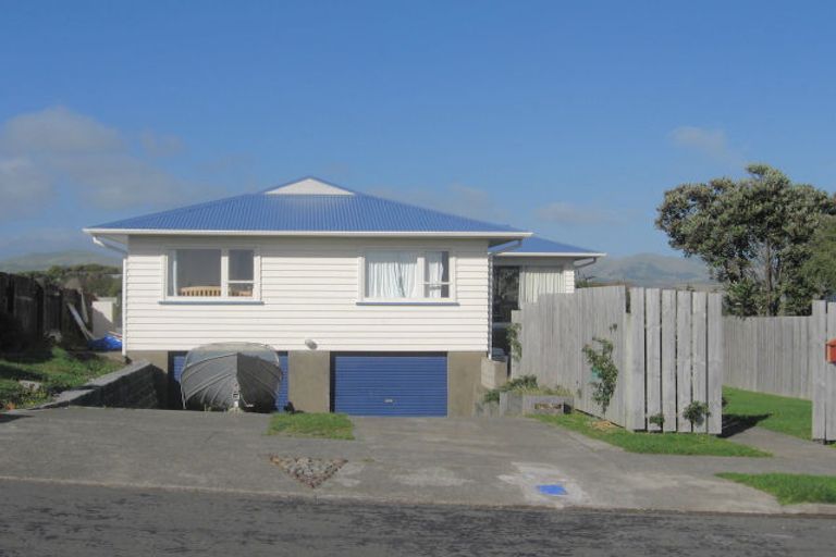 Photo of property in 17 Humphreys Grove, Titahi Bay, Porirua, 5022