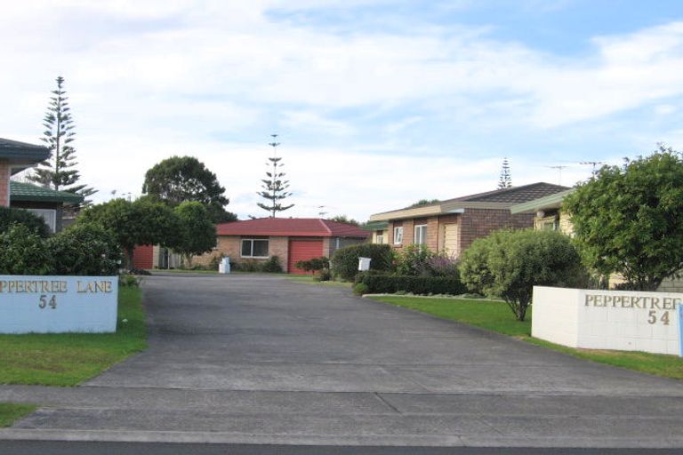 Photo of property in 4/54 Lakeside Drive, Orewa, 0931