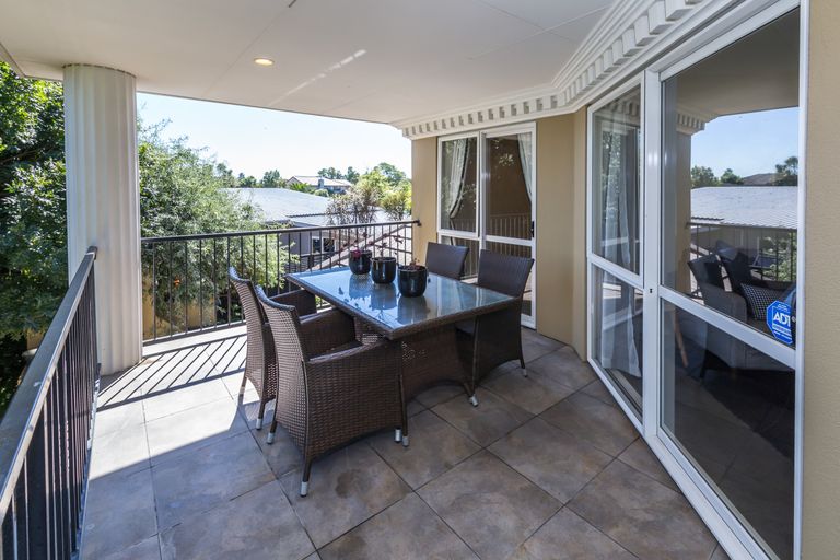 Photo of property in 6 Leabridge Mews, Harewood, Christchurch, 8051