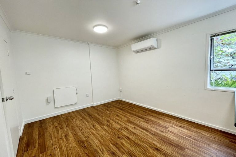 Photo of property in 2/56 Knightsbridge Drive, Forrest Hill, Auckland, 0620