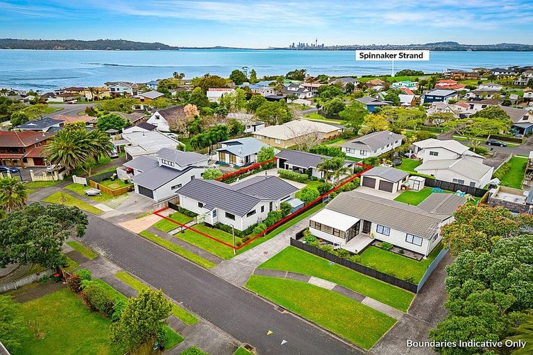 Photo of property in 8 Bosun Place, Te Atatu Peninsula, Auckland, 0610