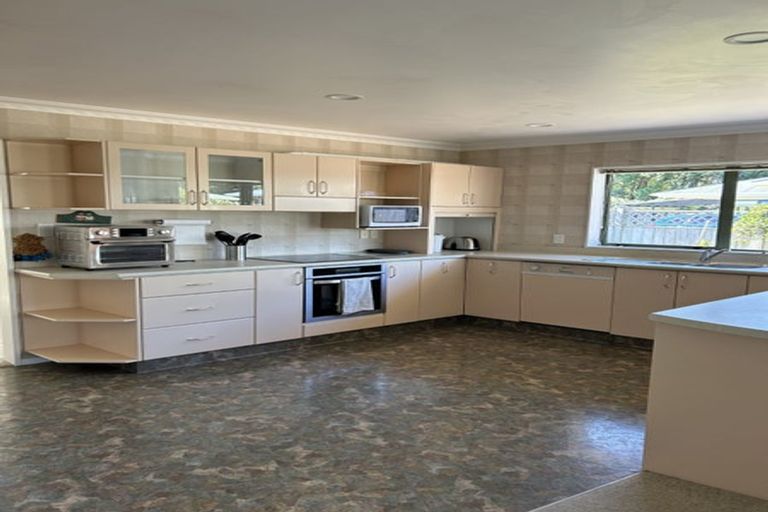 Photo of property in 4 Loader Place, Tawhero, Whanganui, 4501