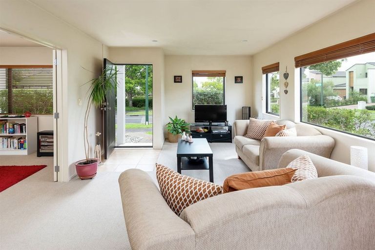 Photo of property in 2 Puma Drive, Golflands, Auckland, 2013