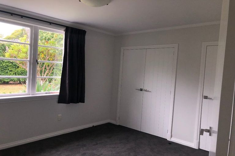 Photo of property in 25 Taupaki Road, Taupaki, Henderson, 0782