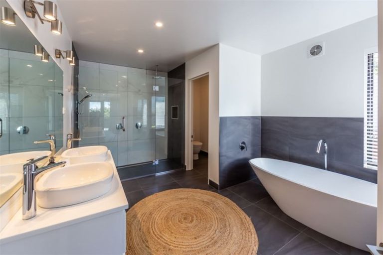 Photo of property in 15 Delhi Place, Cashmere, Christchurch, 8022