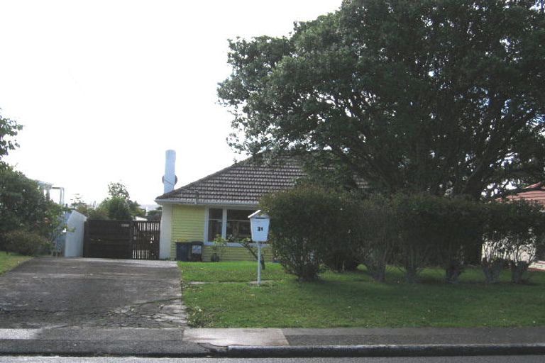 Photo of property in 31 Vodanovich Road, Te Atatu South, Auckland, 0610