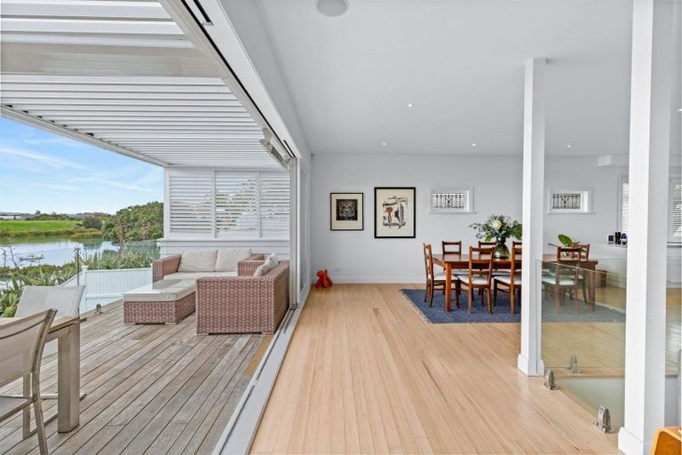Photo of property in 1 Bangor Street, Point Chevalier, Auckland, 1022