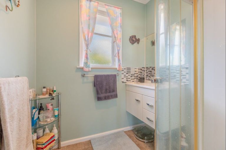 Photo of property in 36 Waverley Street, Waipawa, 4210