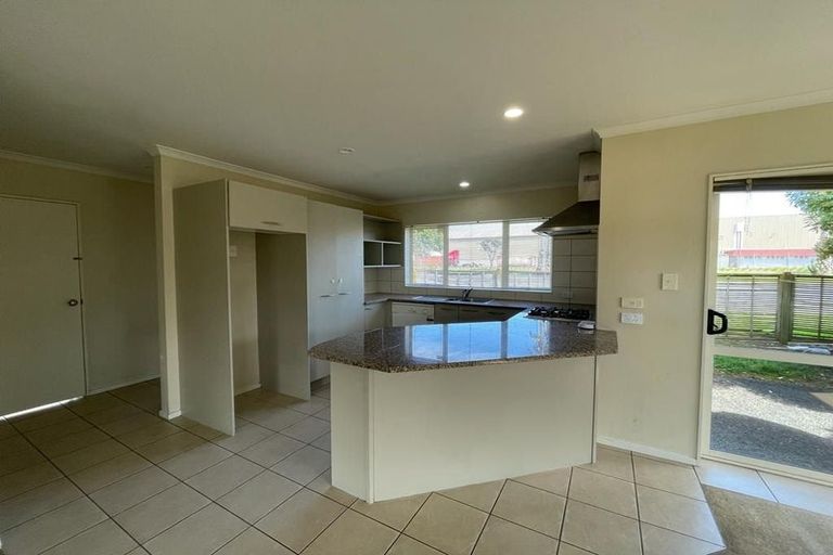 Photo of property in 7 Moravale Lane, Flat Bush, Auckland, 2016