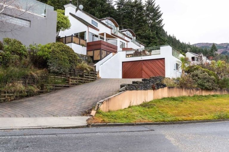 Photo of property in 1b Caples Place, Fernhill, Queenstown, 9300