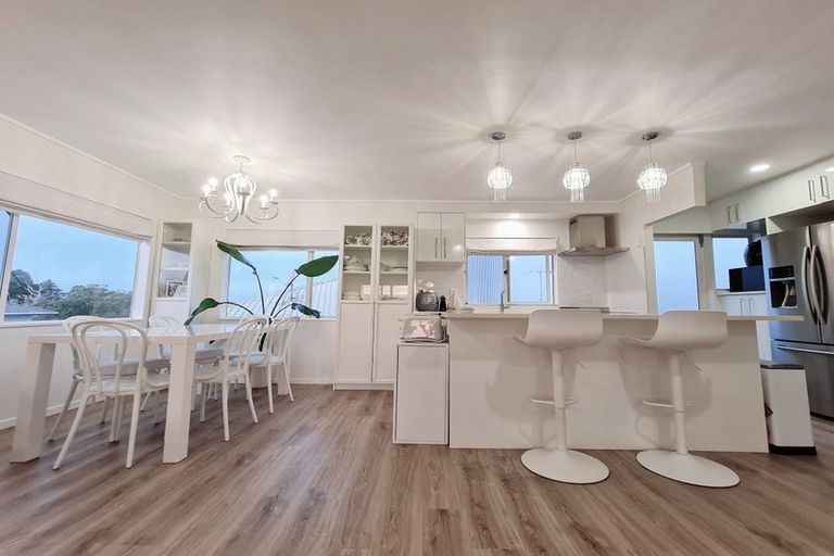 Photo of property in 1/8 Flaunty Place, West Harbour, Auckland, 0618